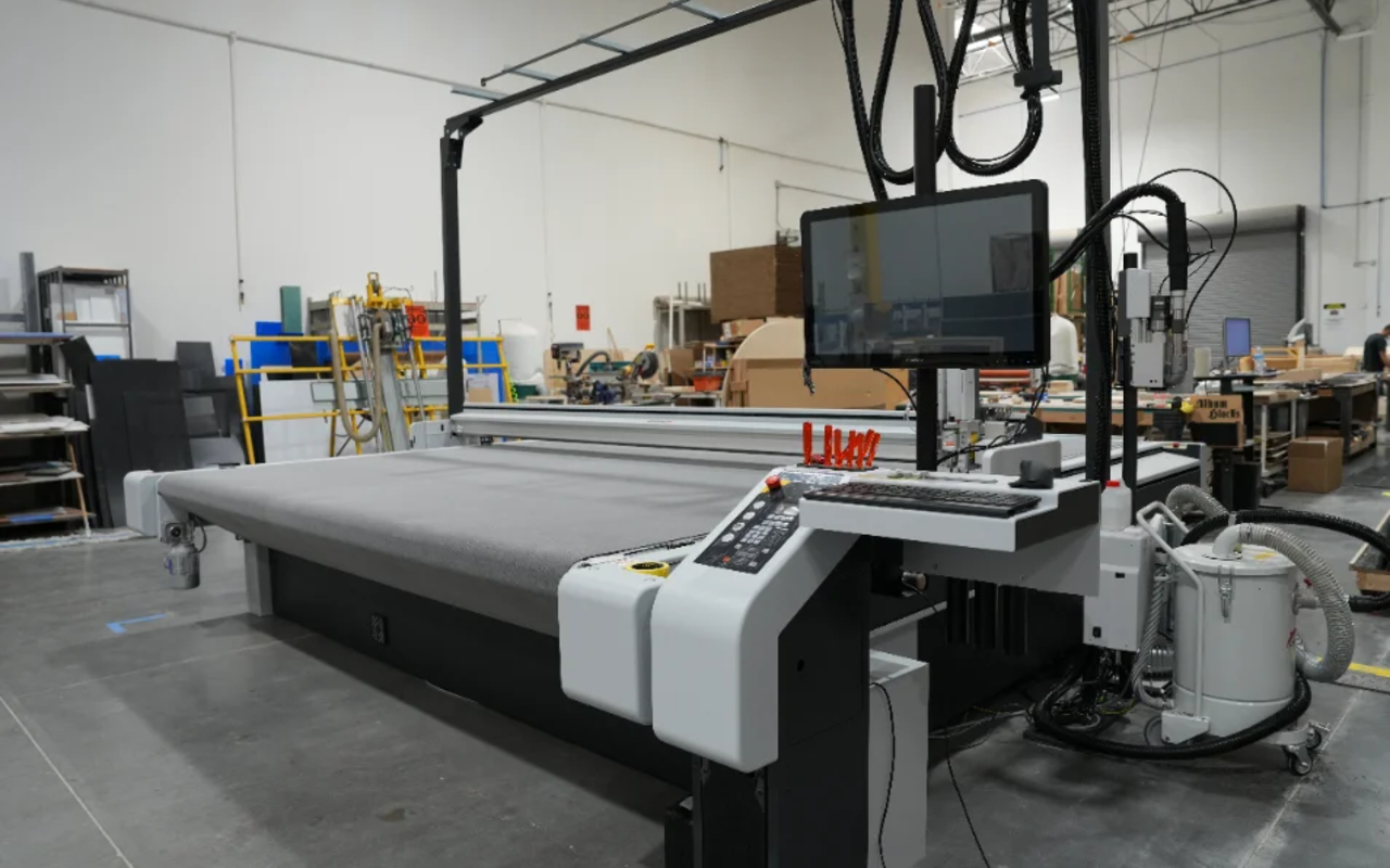 Zünd G3 cutter mid-cut with material on the bed